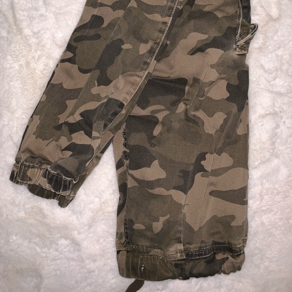 Papaya camouflage capris